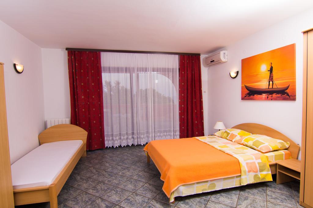 Apartmani Zuzic Krk Town Værelse billede