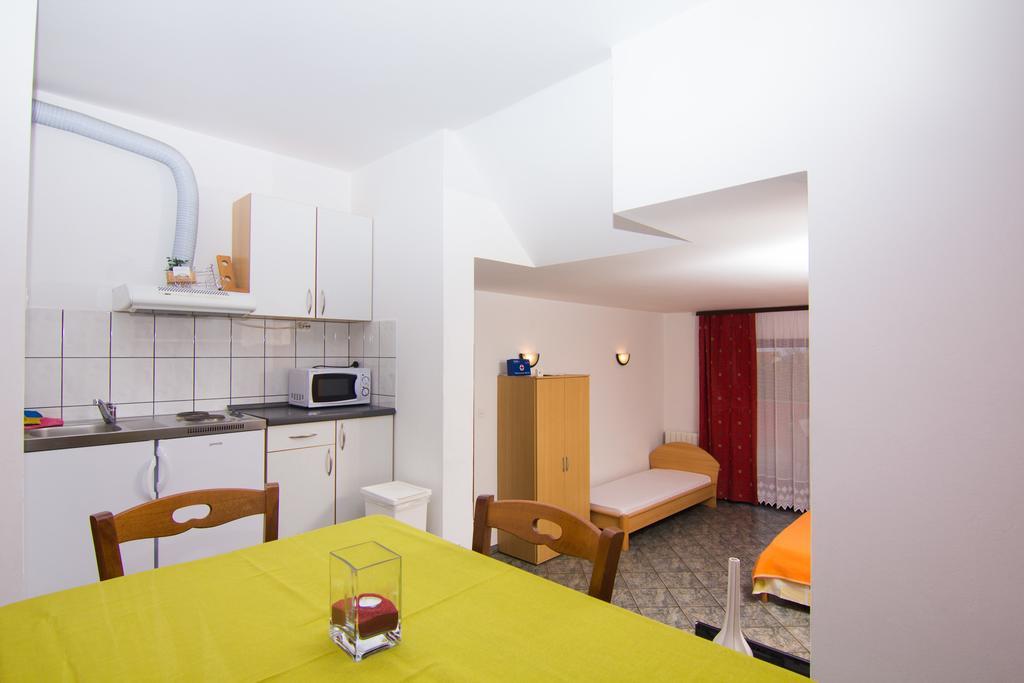 Apartmani Zuzic Krk Town Værelse billede