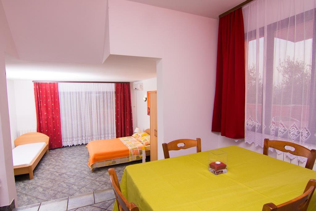 Apartmani Zuzic Krk Town Værelse billede