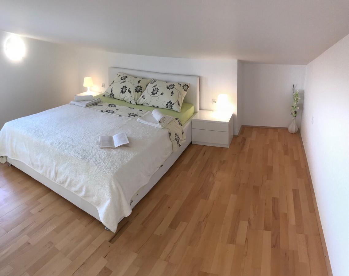 Apartmani Zuzic Krk Town Eksteriør billede