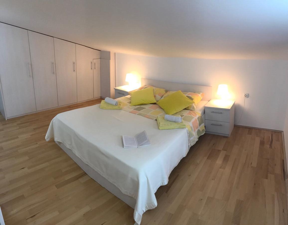 Apartmani Zuzic Krk Town Eksteriør billede